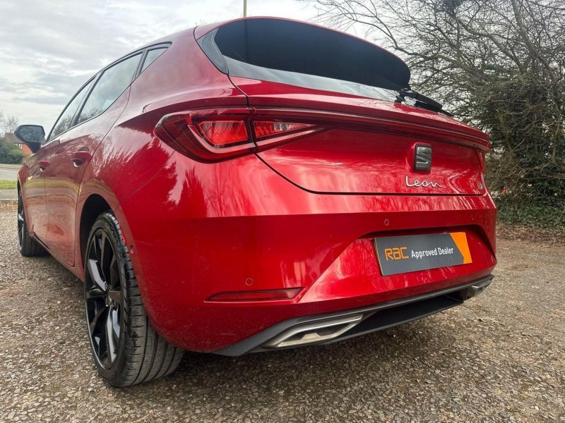 SEAT LEON