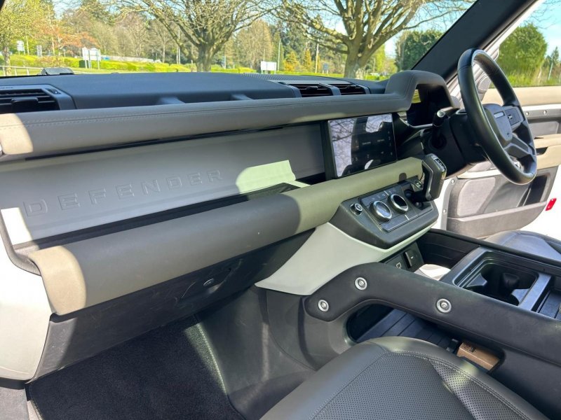 LAND ROVER DEFENDER 90