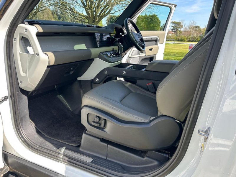 LAND ROVER DEFENDER 90