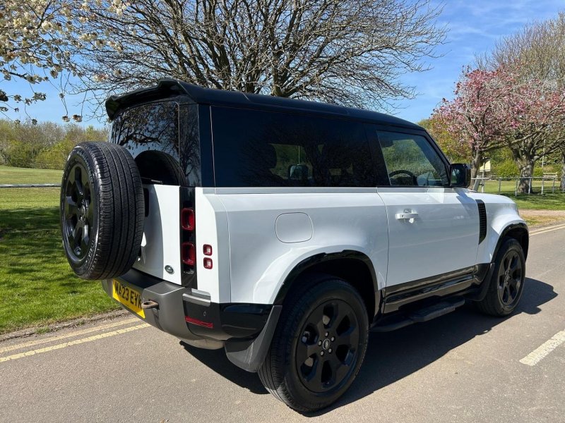 LAND ROVER DEFENDER 90