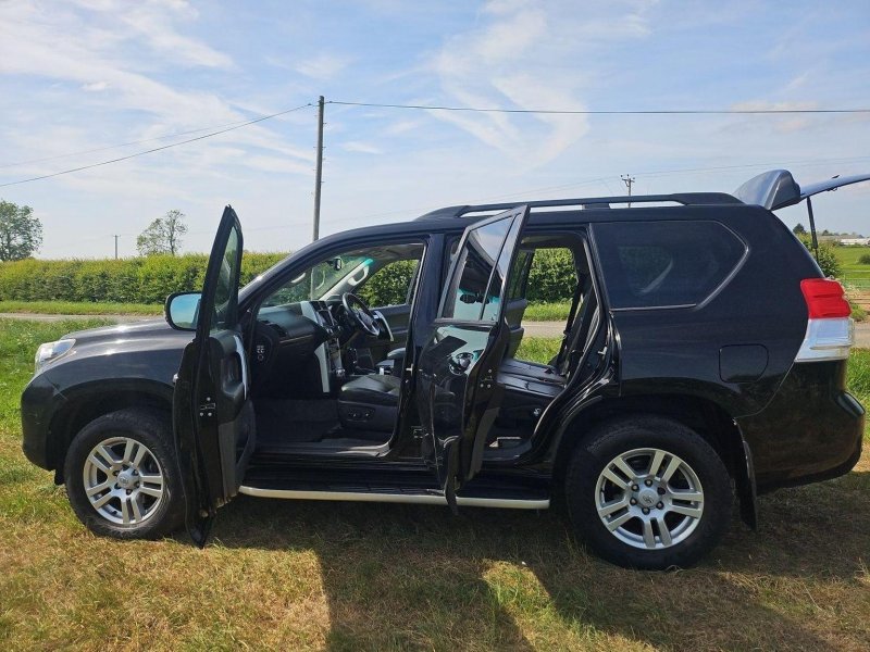 TOYOTA LAND CRUISER
