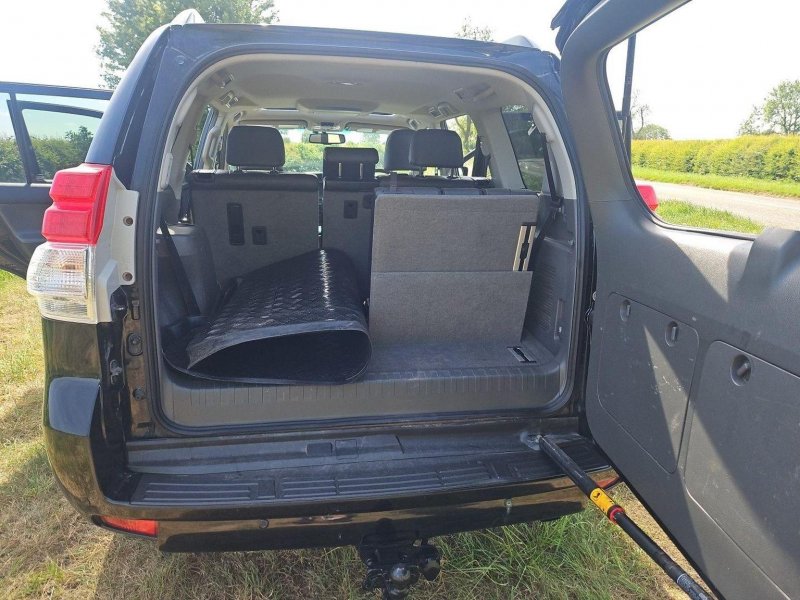 TOYOTA LAND CRUISER