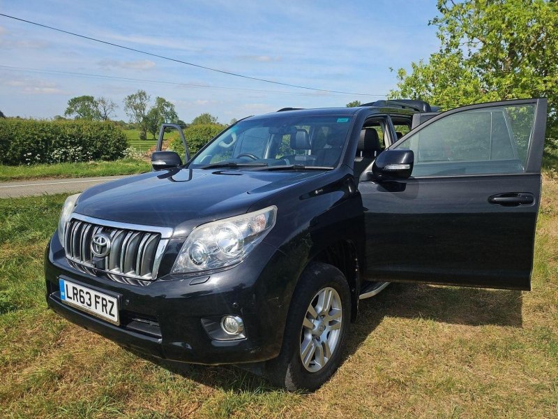 TOYOTA LAND CRUISER