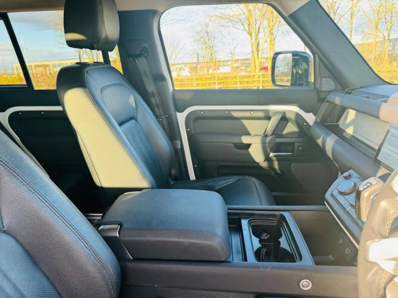 LAND ROVER DEFENDER 110