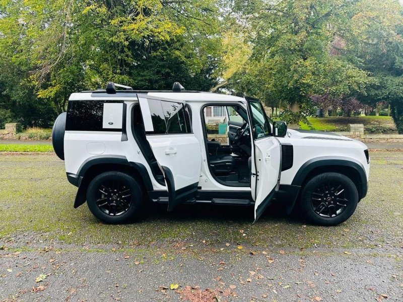 LAND ROVER DEFENDER 110