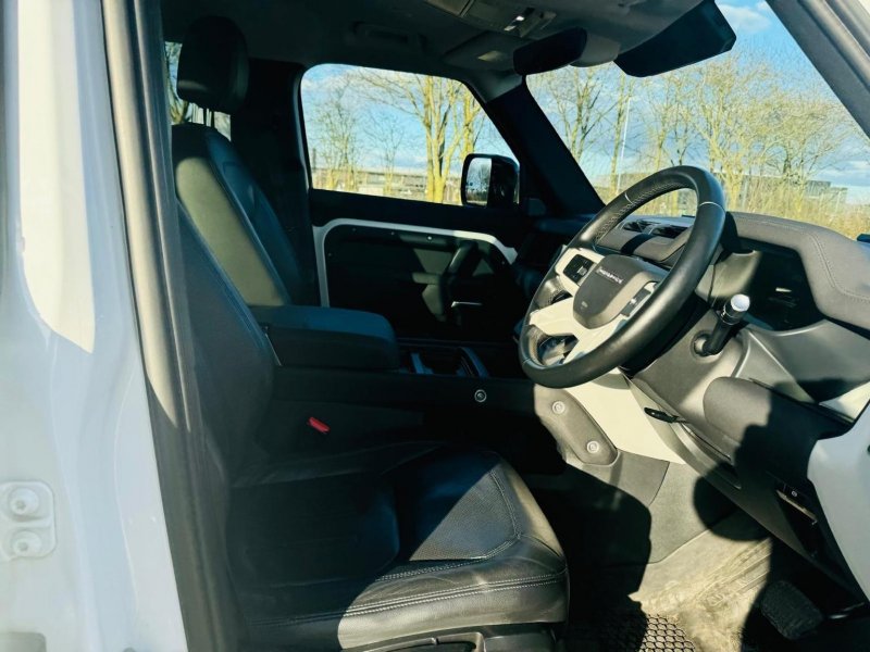 LAND ROVER DEFENDER 110