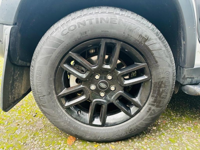 LAND ROVER DEFENDER 110