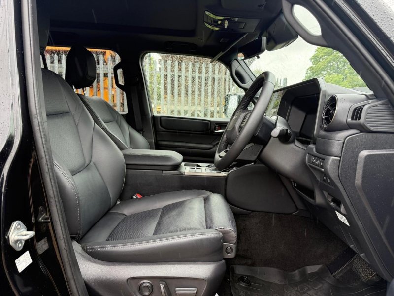 TOYOTA LAND CRUISER